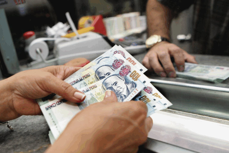 ¿Cuánto dinero puedo recibir del extranjero sin declarar en Perú?