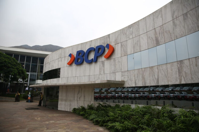 Cómo abrir una cuenta de ahorros en BCP siendo extranjero: Requisitos