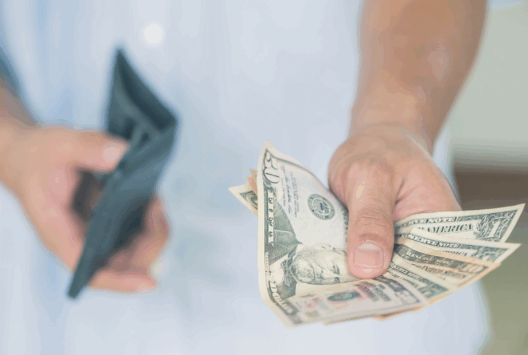 Cómo cobrar en dólares desde el exterior: métodos y plataformas